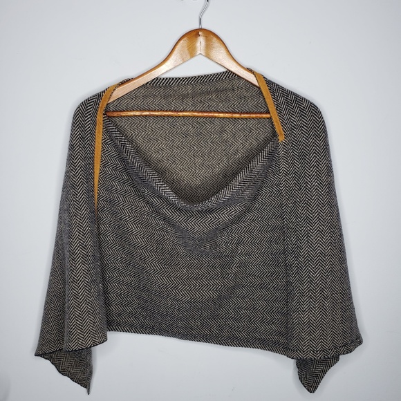 S & C Renaissance Collection Cape - Picture 1 of 8